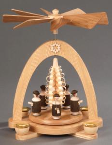 Tischpyramide natur Kurrende mit Hut und Spanbaum