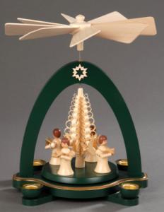 Tischpyramide gr�n mit 4 Engel und Spanbaum