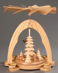 Tischpyramide natur farbige Reifentiere