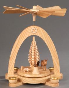 Tischpyramide natur mit Reifentieren