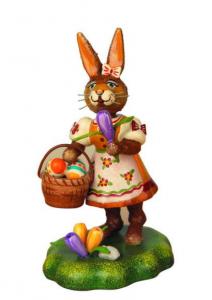 Hasenmutter mit Krokus  Hubrig`s Hasenland