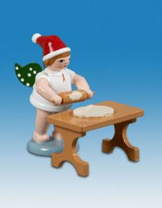 Ellmann Weihnachtsengel mit Teigrolle am Tisch und Mütze