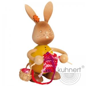 Hase Stupsi mit Strickzeug