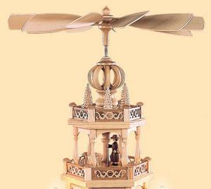 Pyramide Erzgebirgsmotiv 4-stöckig natur elektrisch beleuchtet