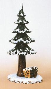 Winterkinder Winterbaum mit Holzstapel