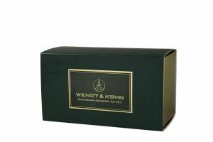 Blumenkind Junge mit Schlüsselblume