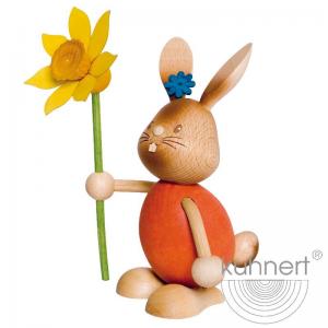 Hase Stupsi mit Blume