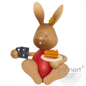 Hase Stupsi mit Kuchen